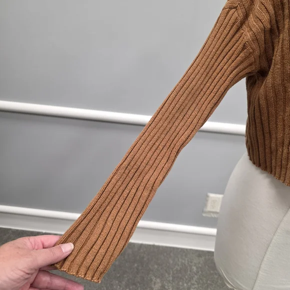 American Eagle Outfitters Tan V-Neck Cropped Cardigan - Picture 3 of 8